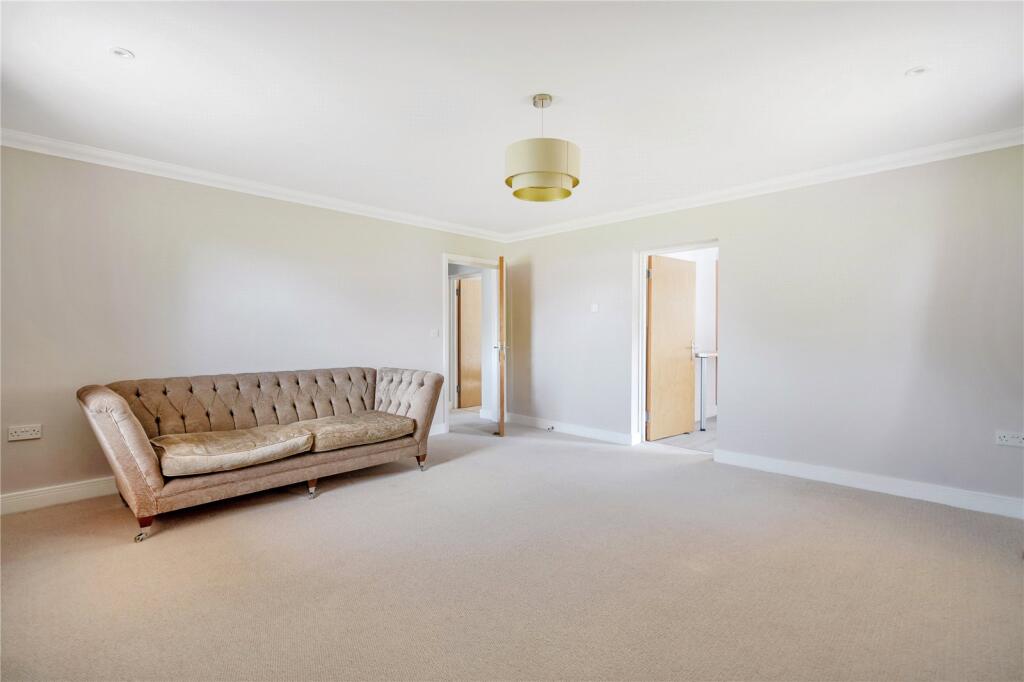 Apartment in Elmbridge, Surrey - View 4