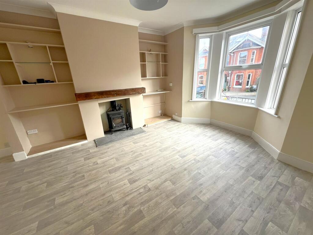 House in Ryde, Weeks - View 3