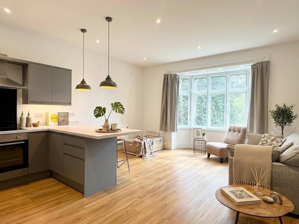 Main image of property: Vivian Lodge, 21 Vivian Avenue, Nottingham, Nottinghamshire, NG5 1RS