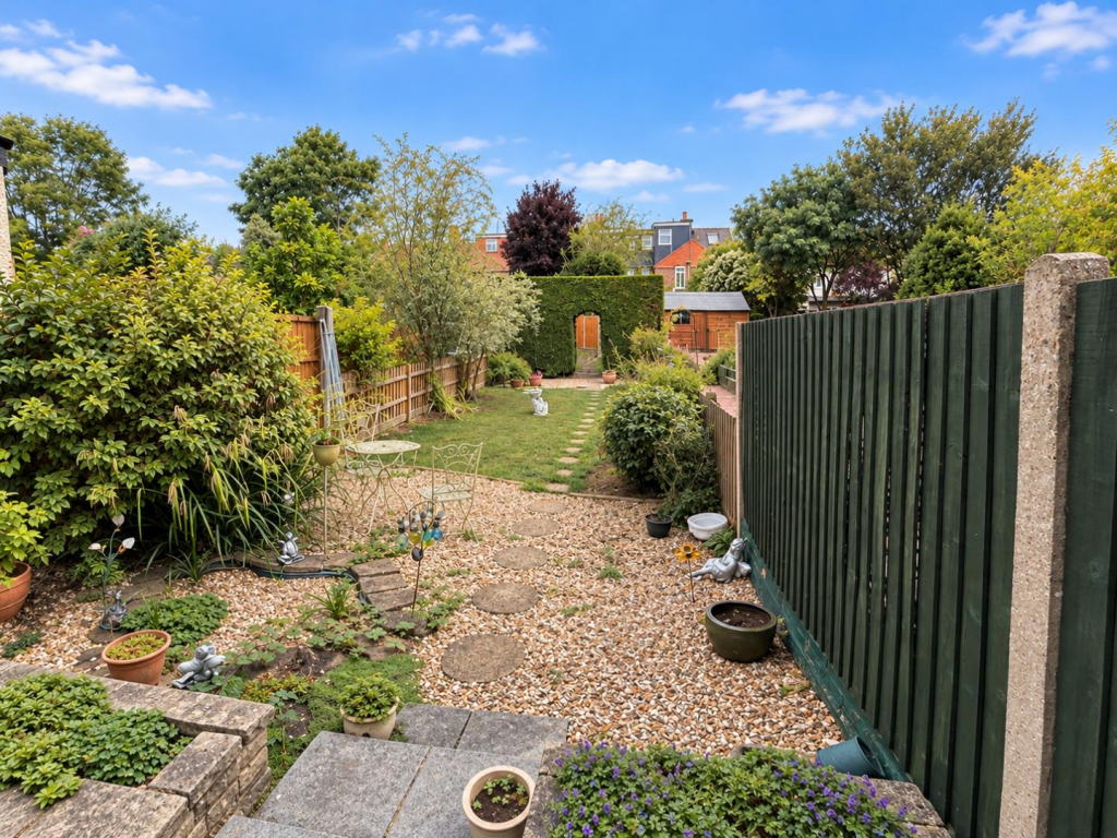 House in Worcester Park, The Hamptons - View 5