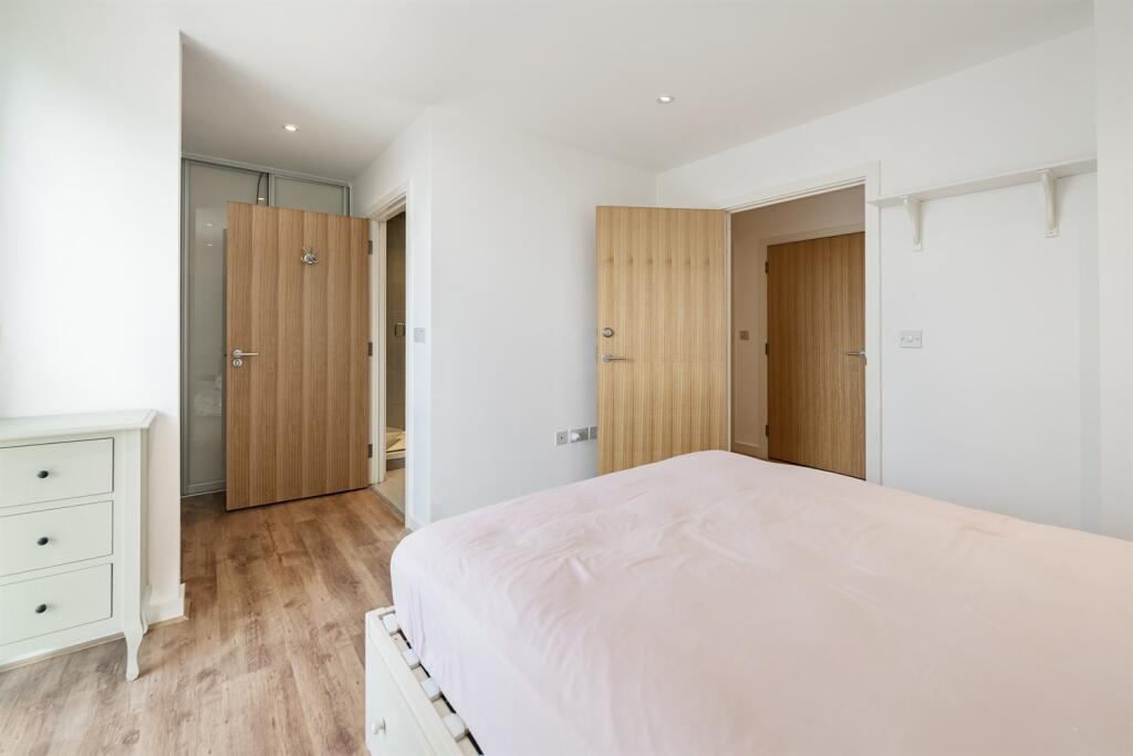 House in London - View 5