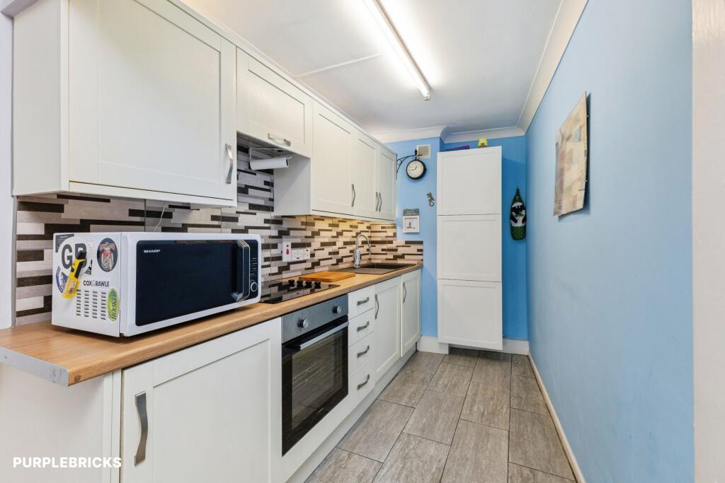 Apartment in Torquay, Torbay - More