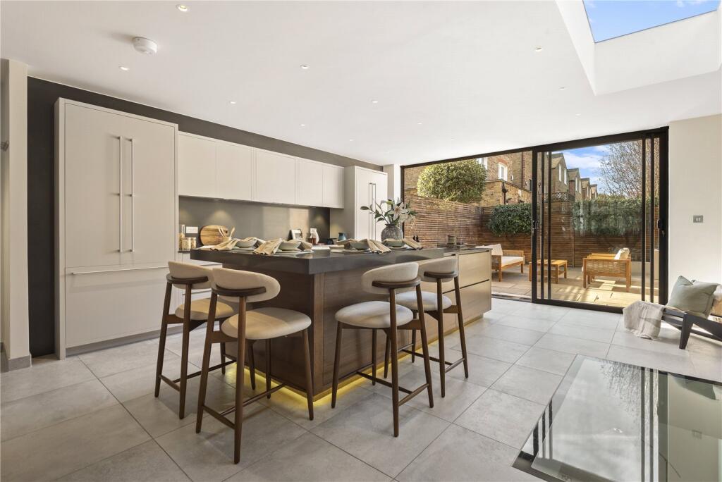 Main image of property: Clapham Common West Side, SW4