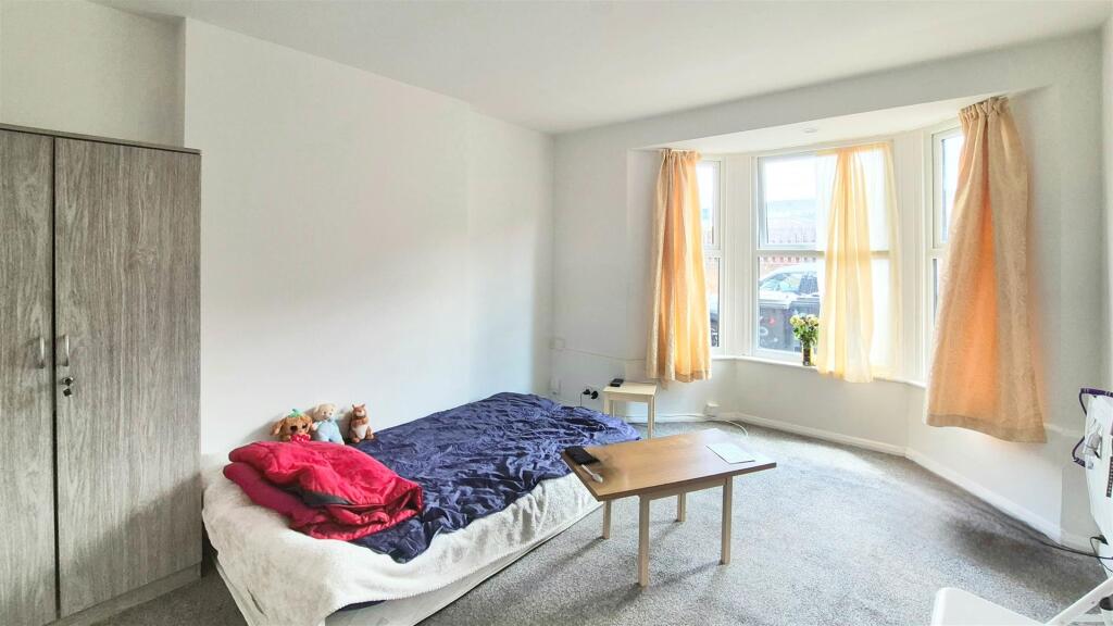 Apartment in Luton - View 5