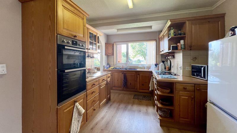 House in Scunthorpe, Yaddlethorpe, Bottesford - View 2