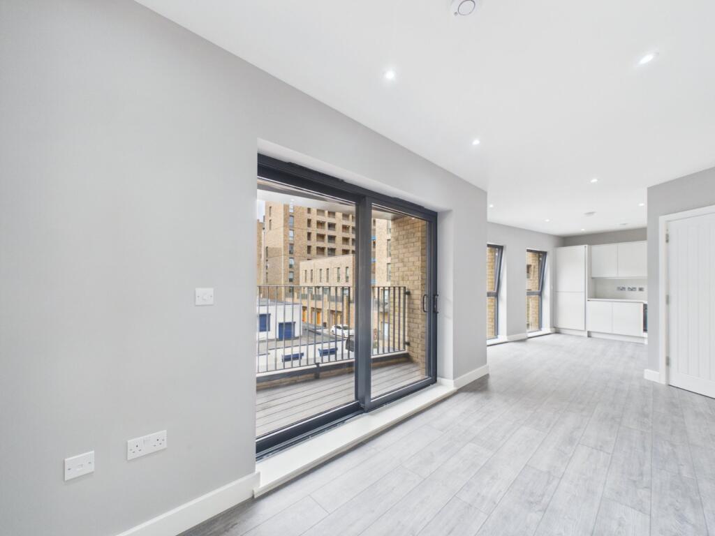 Apartment in Ilford - View 5