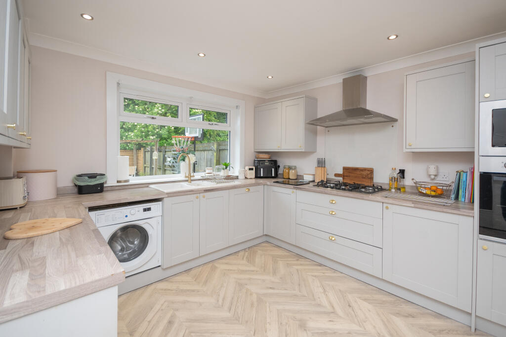 31 Netherwood Court, Westfield, Cumbernauld, North Lanarkshire photo 3
