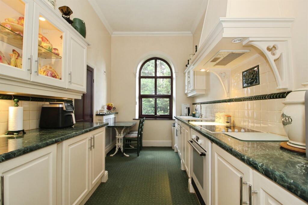 Harthill Lane, Gildersome, LEEDS - View 4
