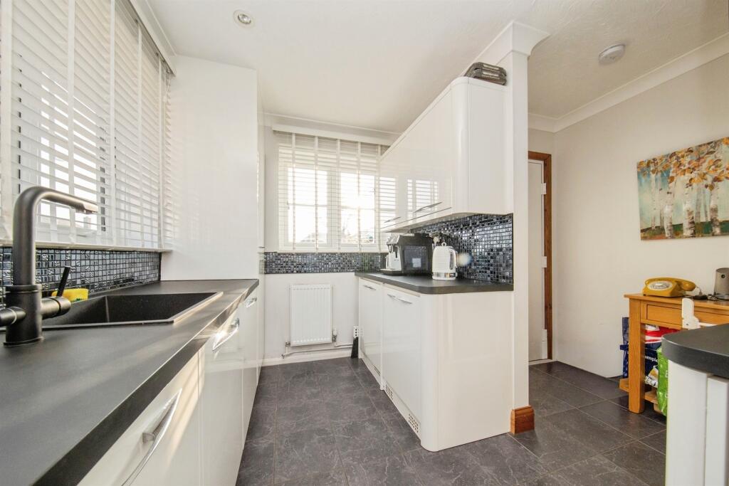 House in Clacton-on-Sea, Holland-on-Sea - More