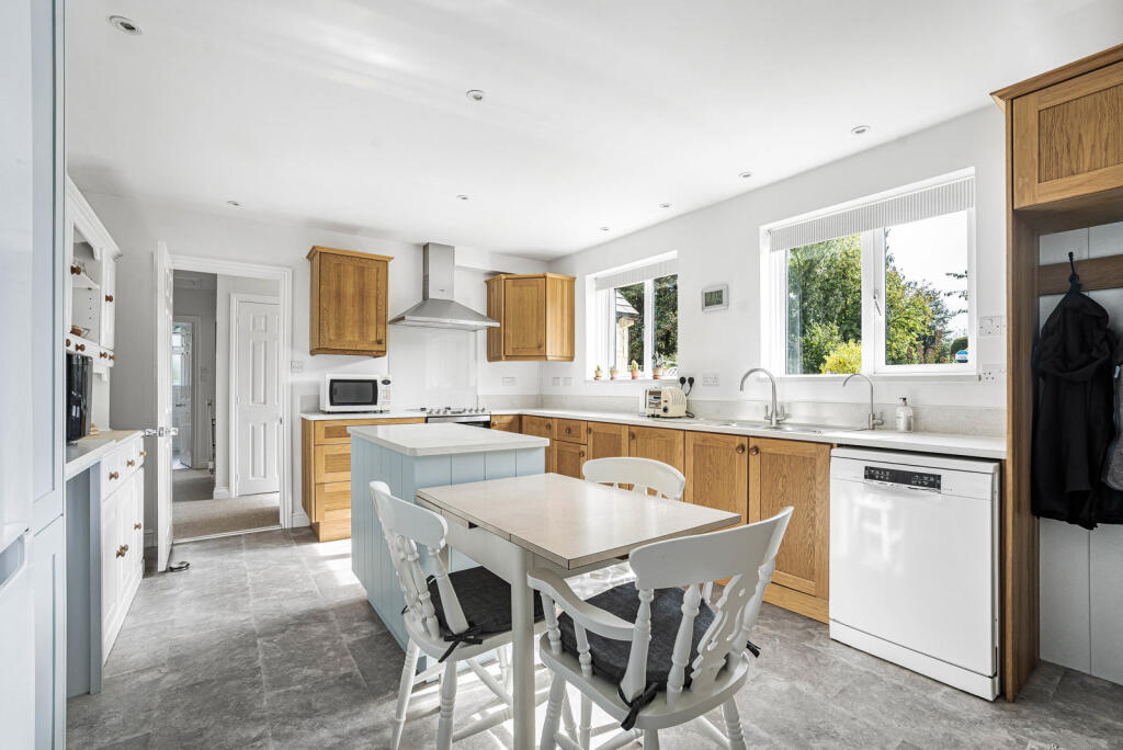 House in Gloucester - View 4