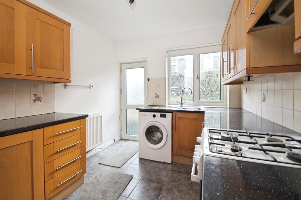 House in Cardiff, Cymmer - More