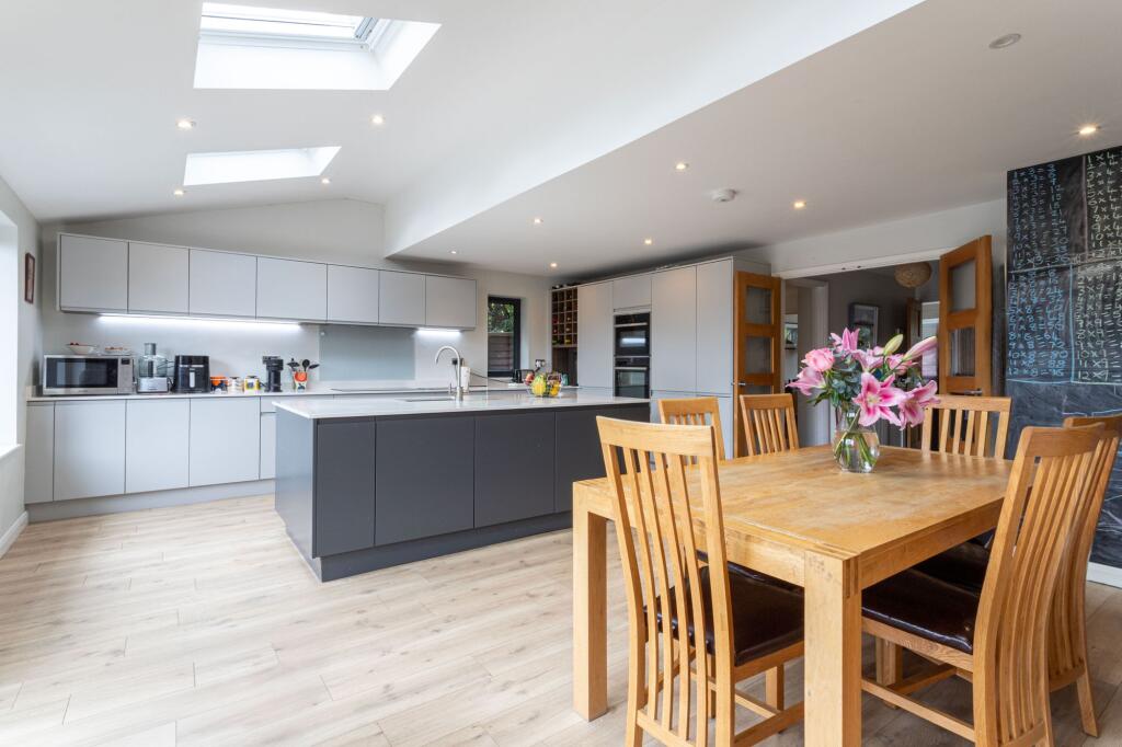 Campion Way, Hartley Wintney, RG27 photo 4