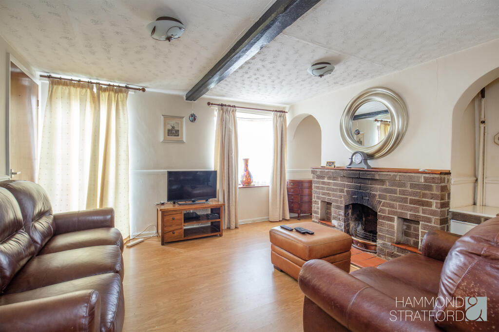 Pages Lane, Saham Toney photo 3