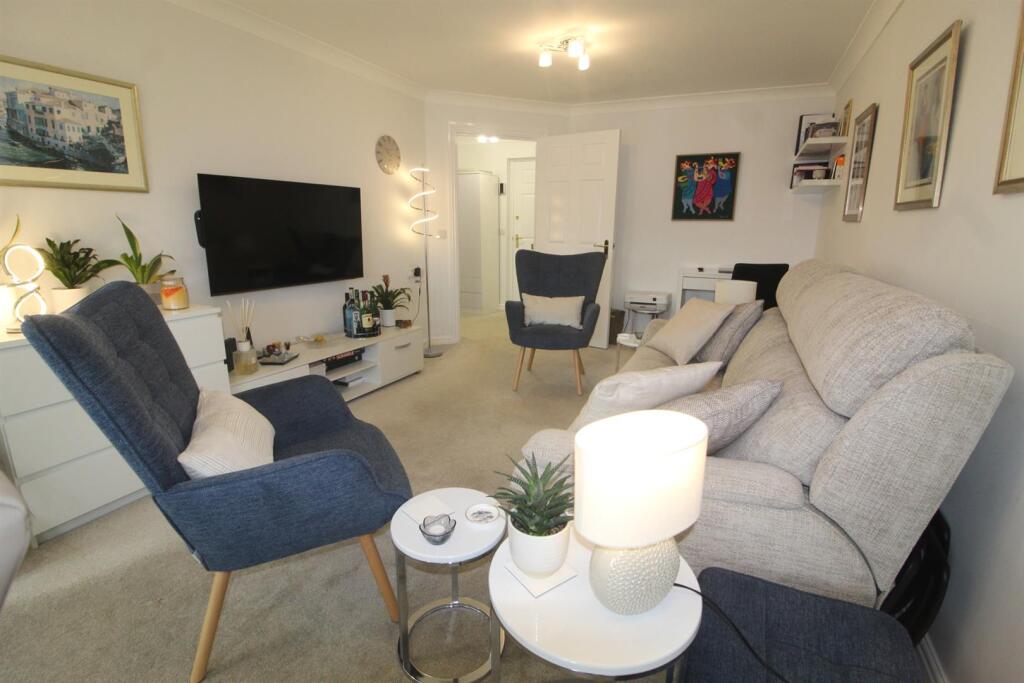 Apartment in Enfield - View 5