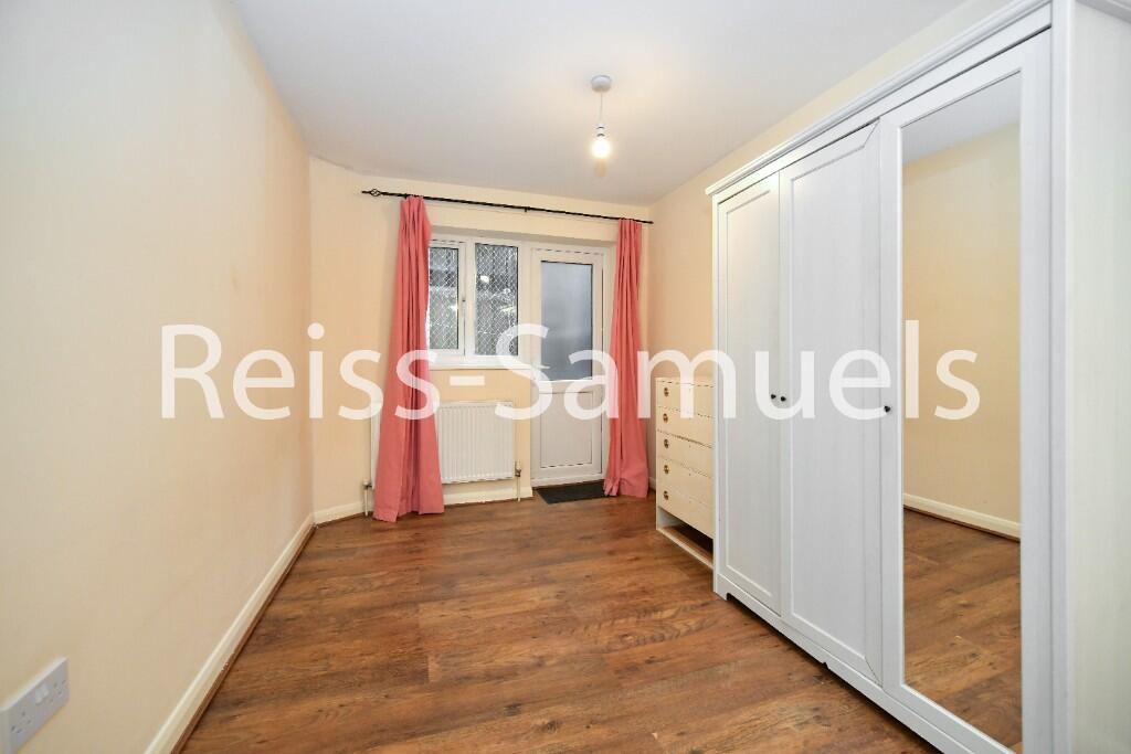5 bedroom semi-detached house for rent