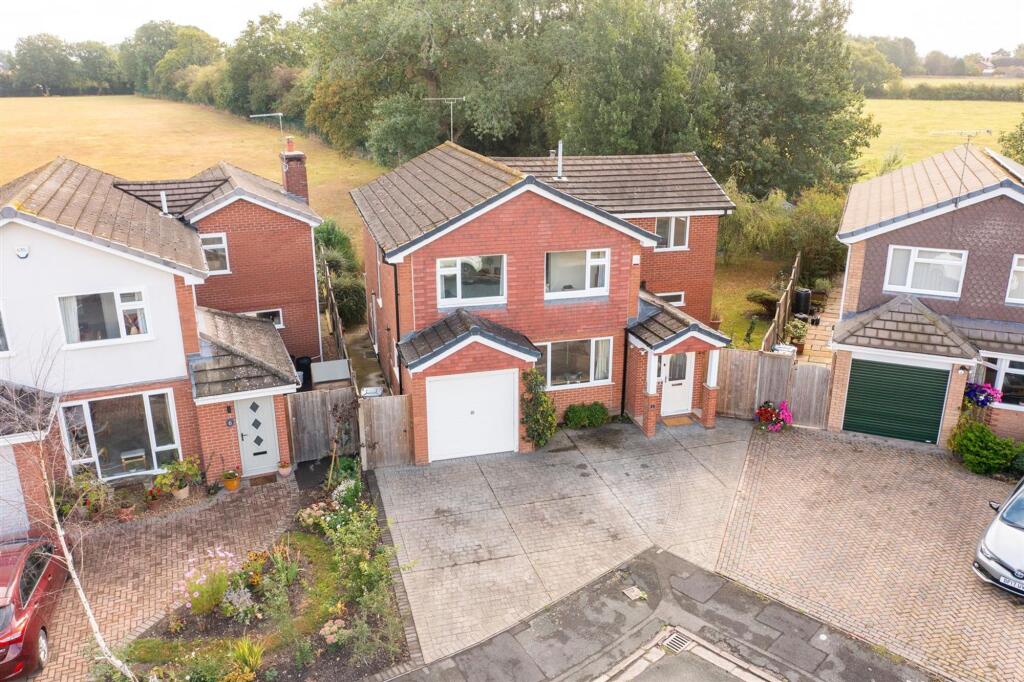4-bed house on Weaverside, Nantwich, CW5, £450,000