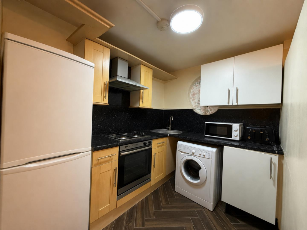 Apartment in London, Stepney - View 4