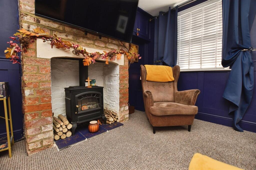 House in Hull - More