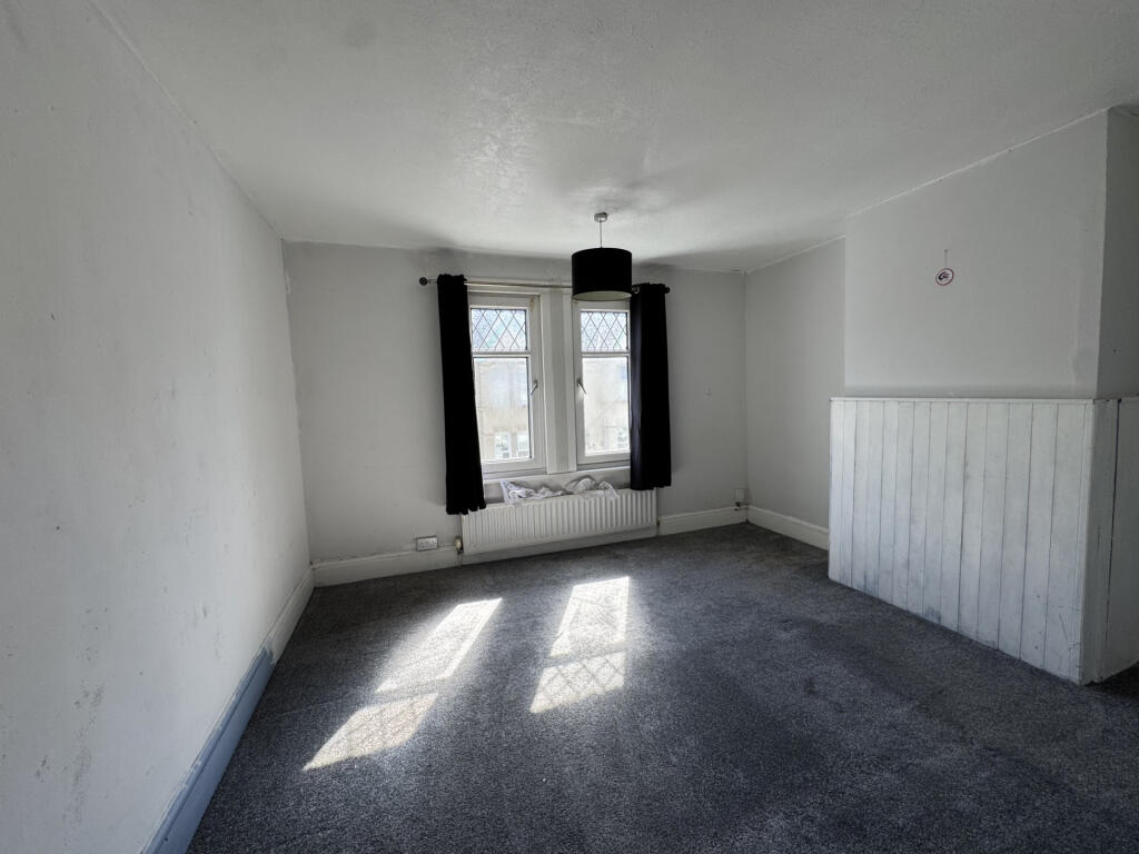 House in Gillingham, Sally Port Gardens - More