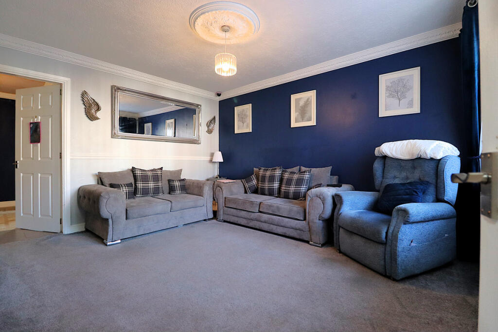 Cross Lane, Royston Barnsley, S71 - View 4