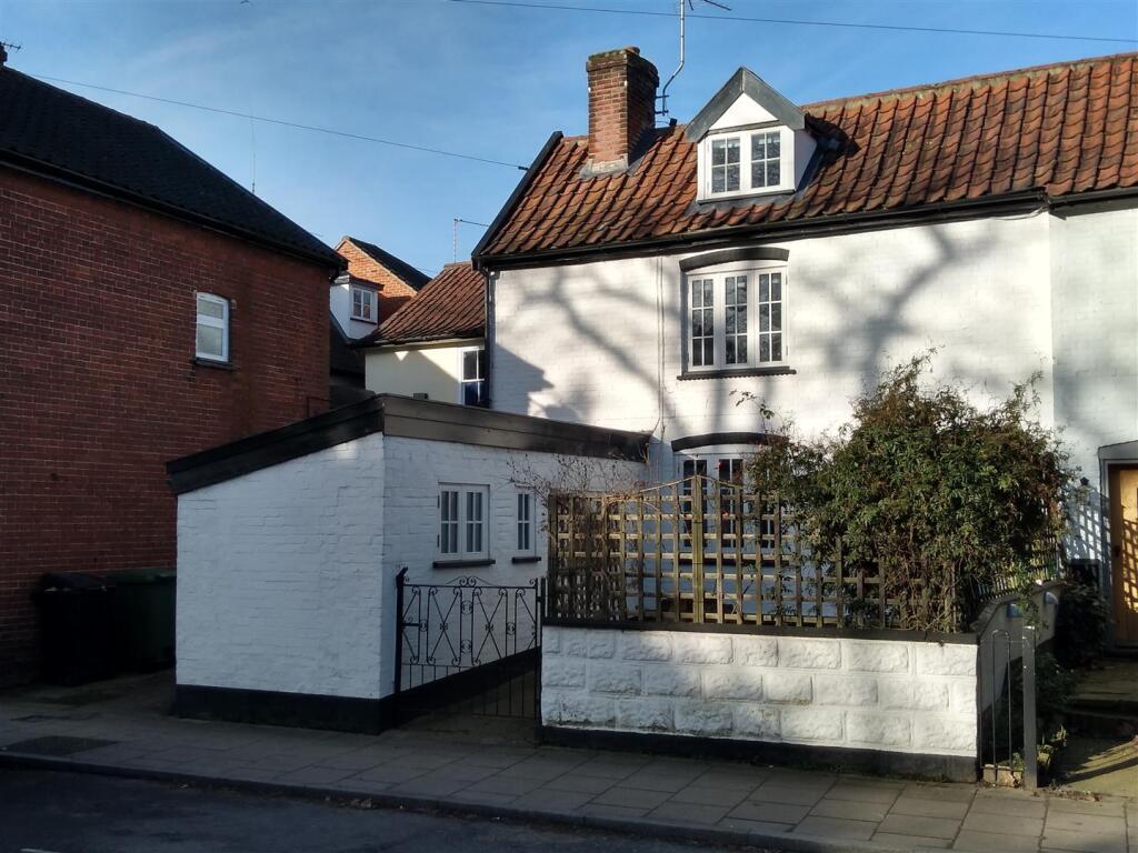 Main image of property: Cobblers, 15 Broad Street, IP20 9AZ