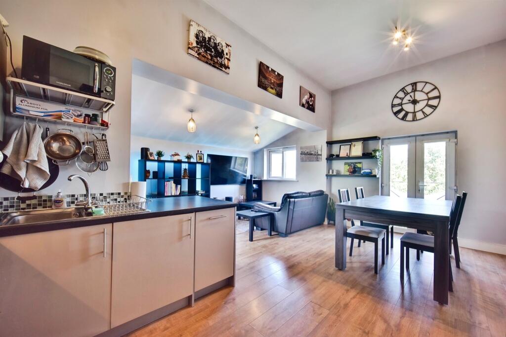 Apartment in Maidstone, Kent - View 4