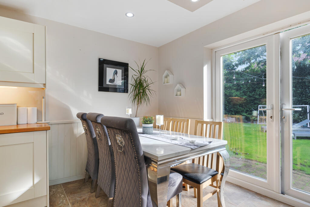 House in Warrington, Greystone Heath, Penketh - More