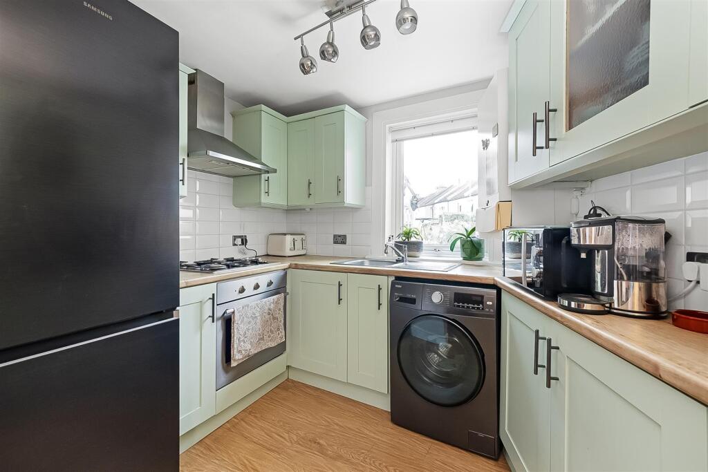 House in Croydon - More