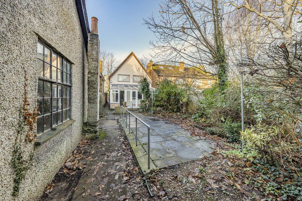 The Avenue, Cowley photo 4