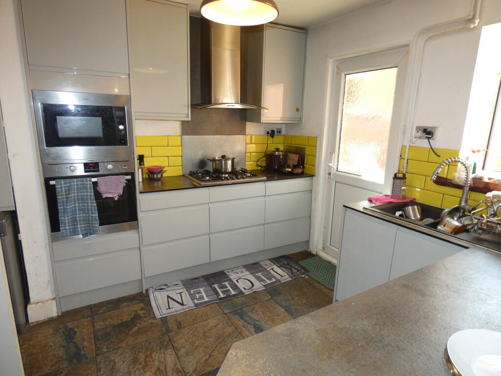 House in Luton - View 5