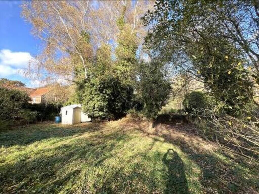 TOTTENHILL - Renovation/Redevlopment Opportunity (STP) on 1/4 acre photo 3