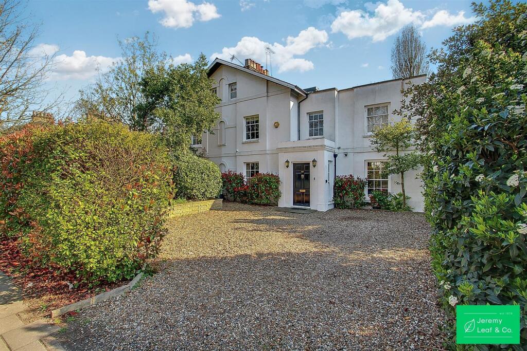 Main image of property: Fortis Green, London