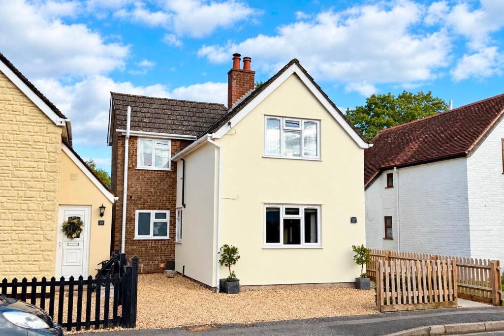 Main image of property: Ringwood, BH24 1NY