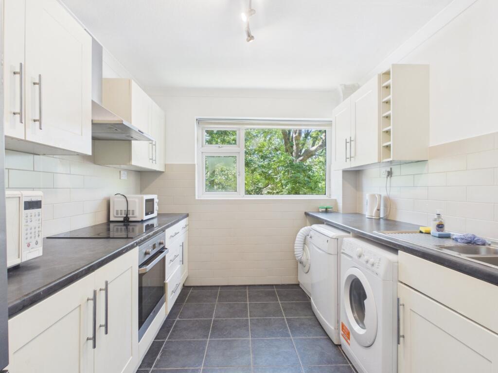 Apartment in Slough, Chalvey - View 3
