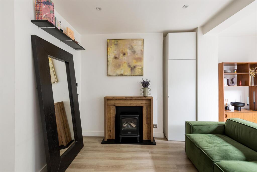 Apartment in London, Leyton - More