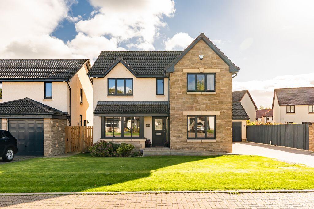5-bed detached on 22 Gladstone's Gait, Bonnyrigg, EH19 3GA, £425,000