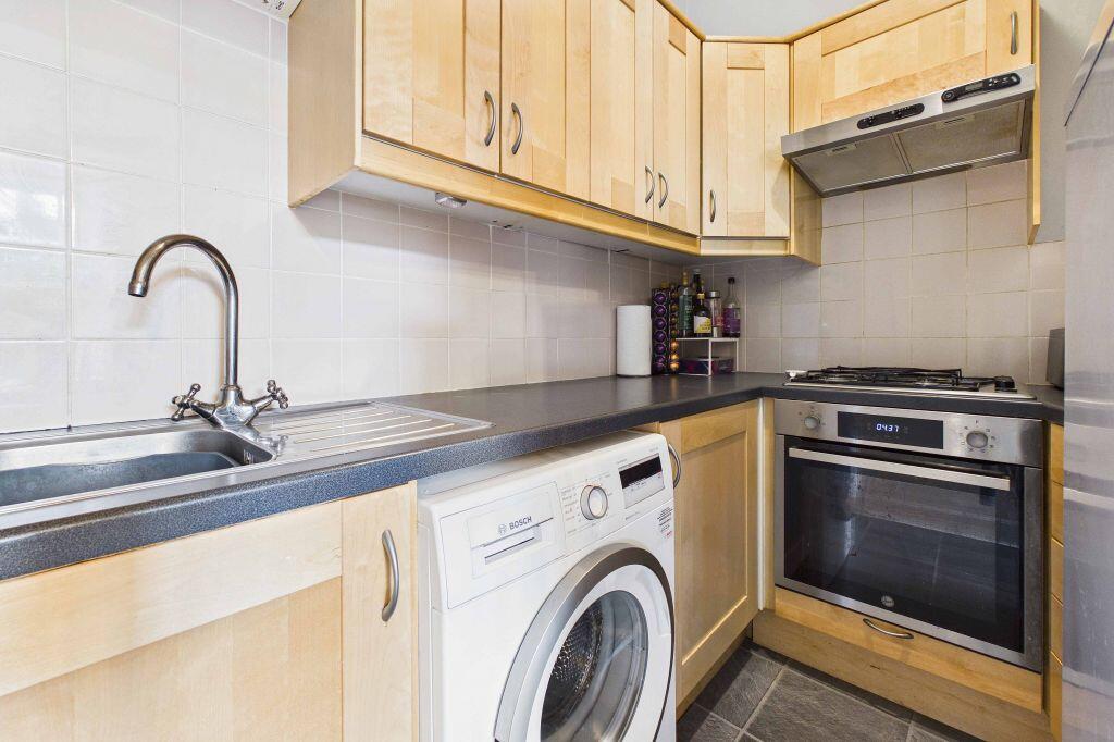 Apartment in Edinburgh, Moat, Hutchison/Chesser - View 5