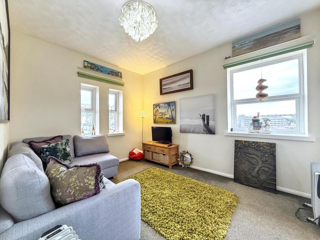Apartment in Torquay, Torbay - View 2