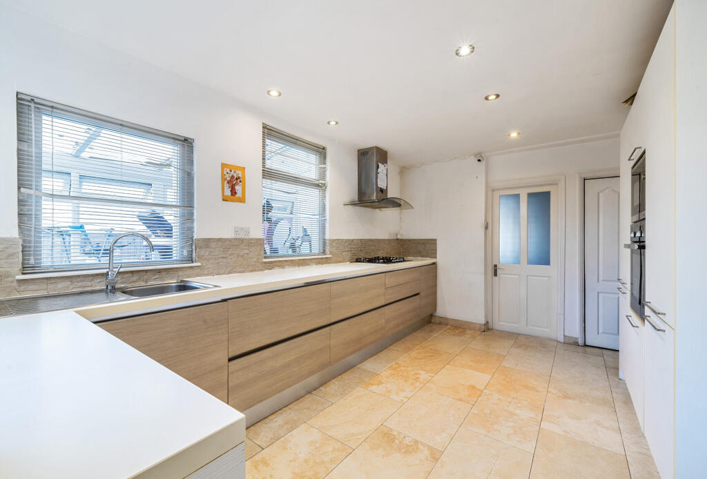 Pretoria Road, Romford, RM7 - View 4