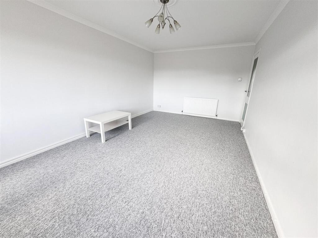 Apartment in Bexhill-on-Sea, White Hill - View 4