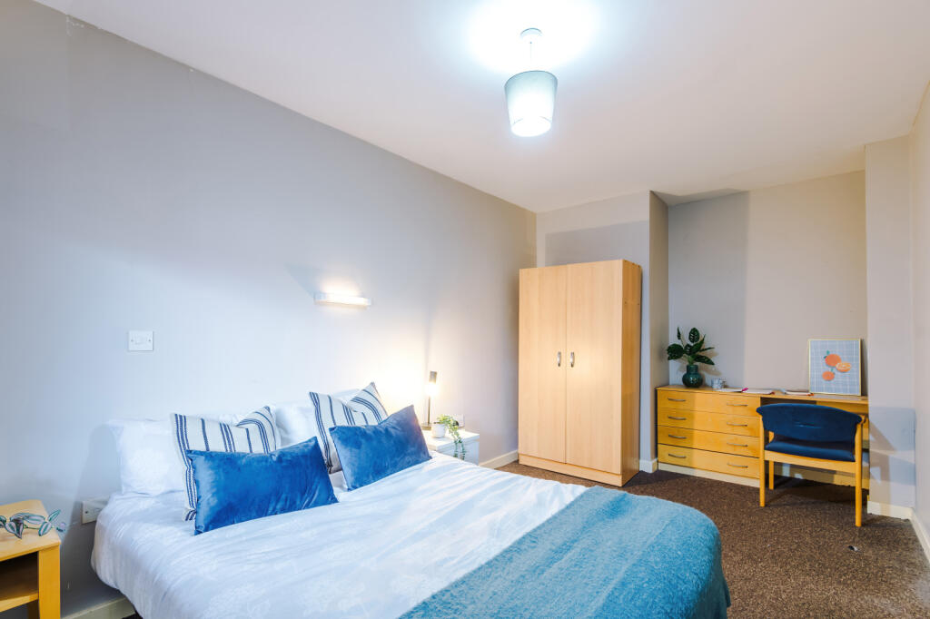Apartment in Manchester - View 5