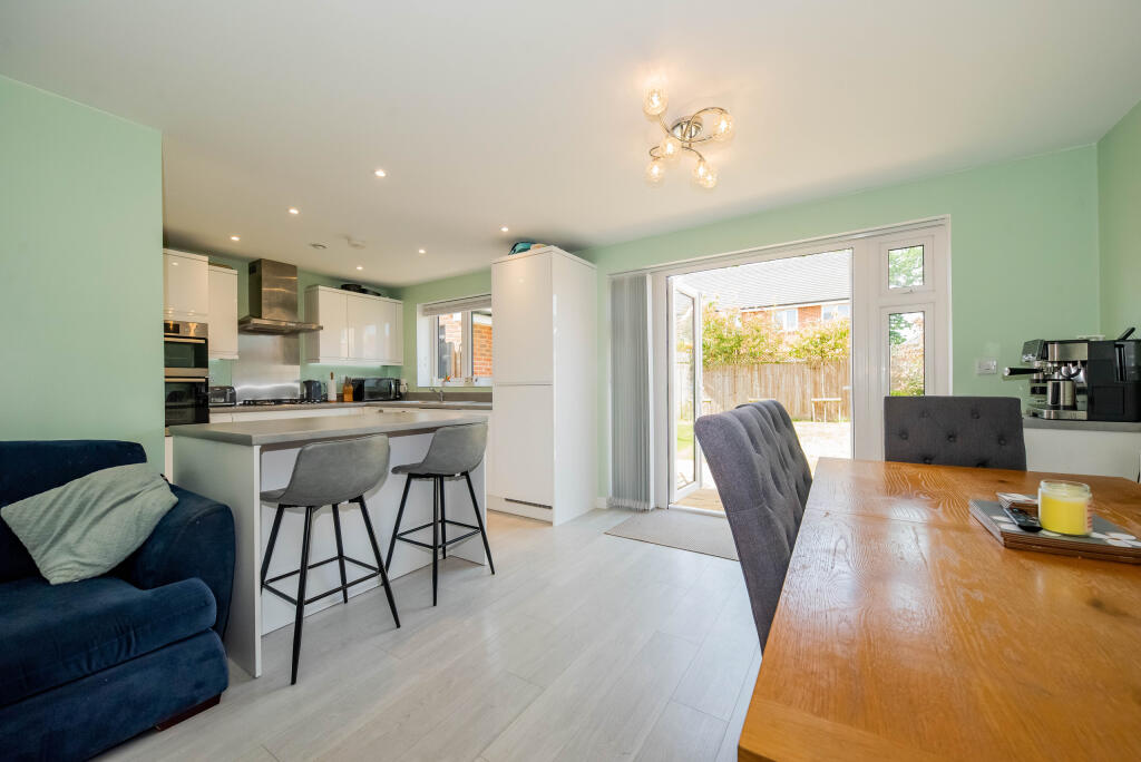 House in Hart, Yateley - View 5