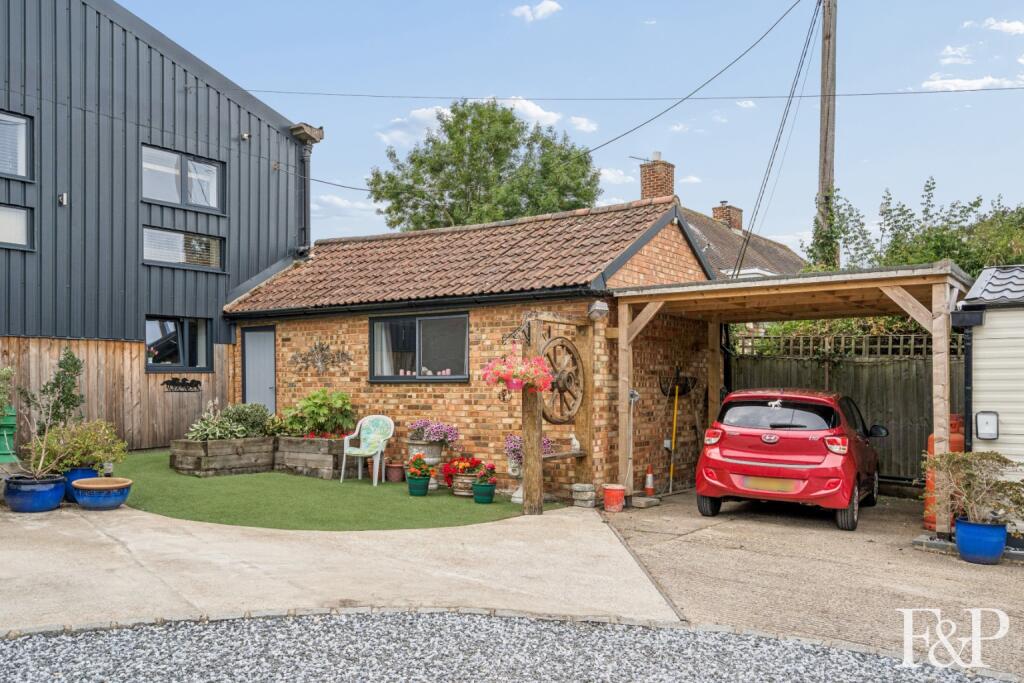 House in Reading, Warfield - View 2