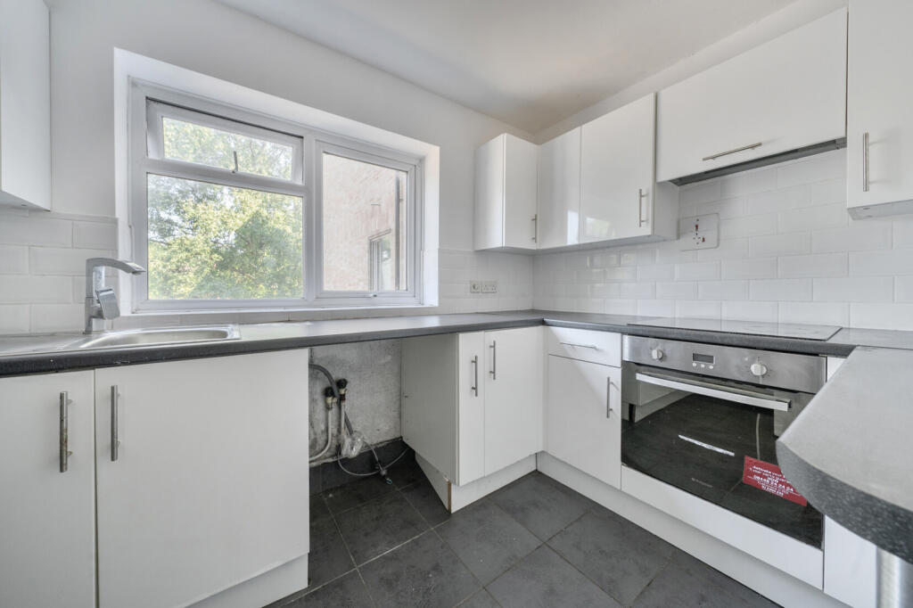 Apartment in Basingstoke and Deane, Cranbourne, Kings Furlong - View 5
