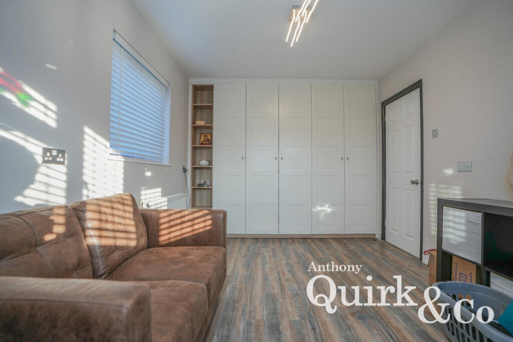 House in Castle Point, Canvey Island - View 5