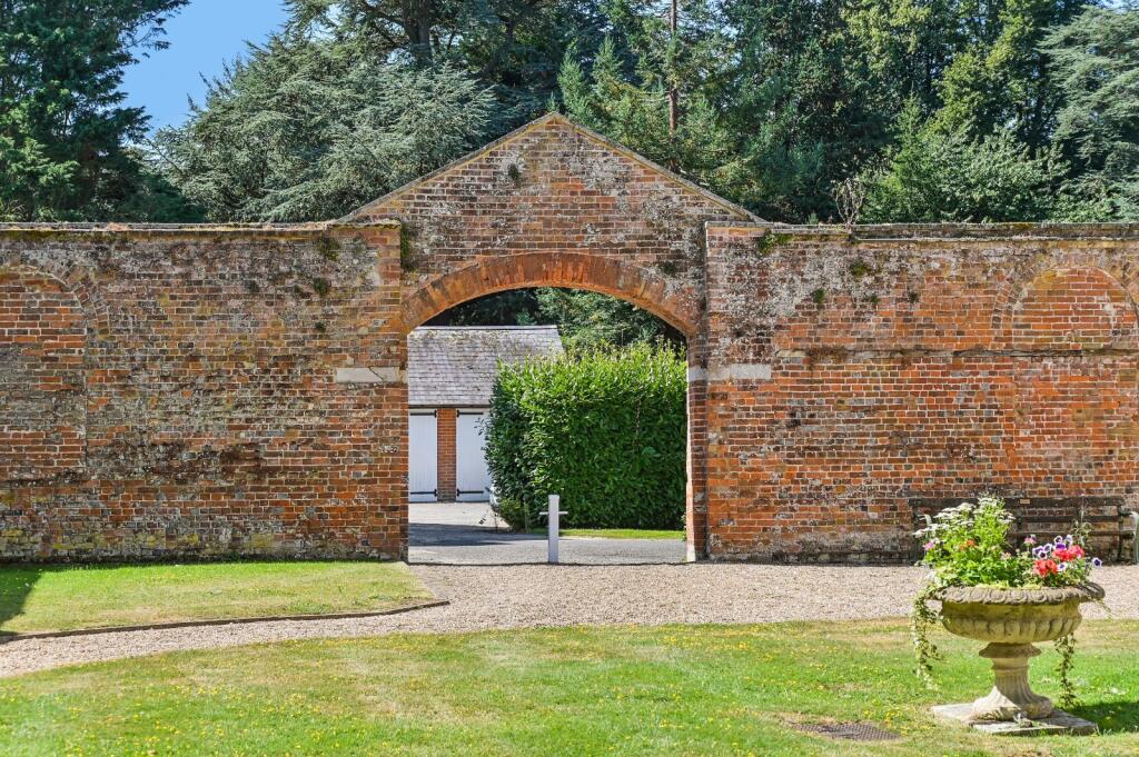 Lees Court, Sheldwich Lees, Faversham, Kent, ME13 photo 5