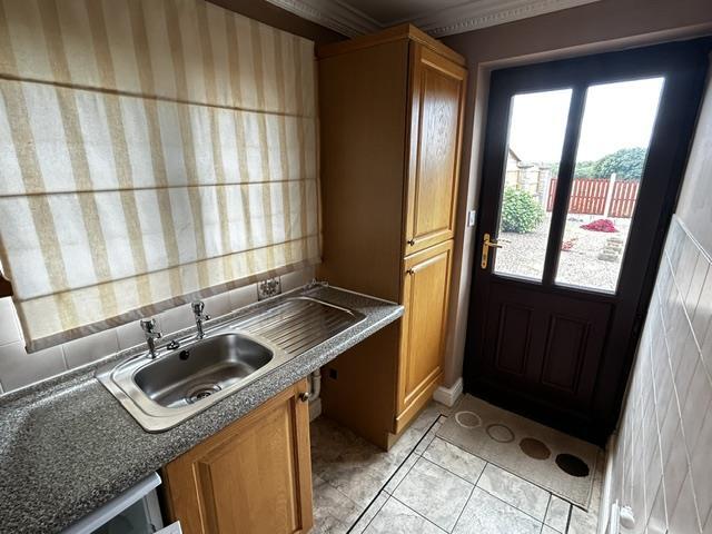 House in Doncaster, Adwick Upon Dearne - More