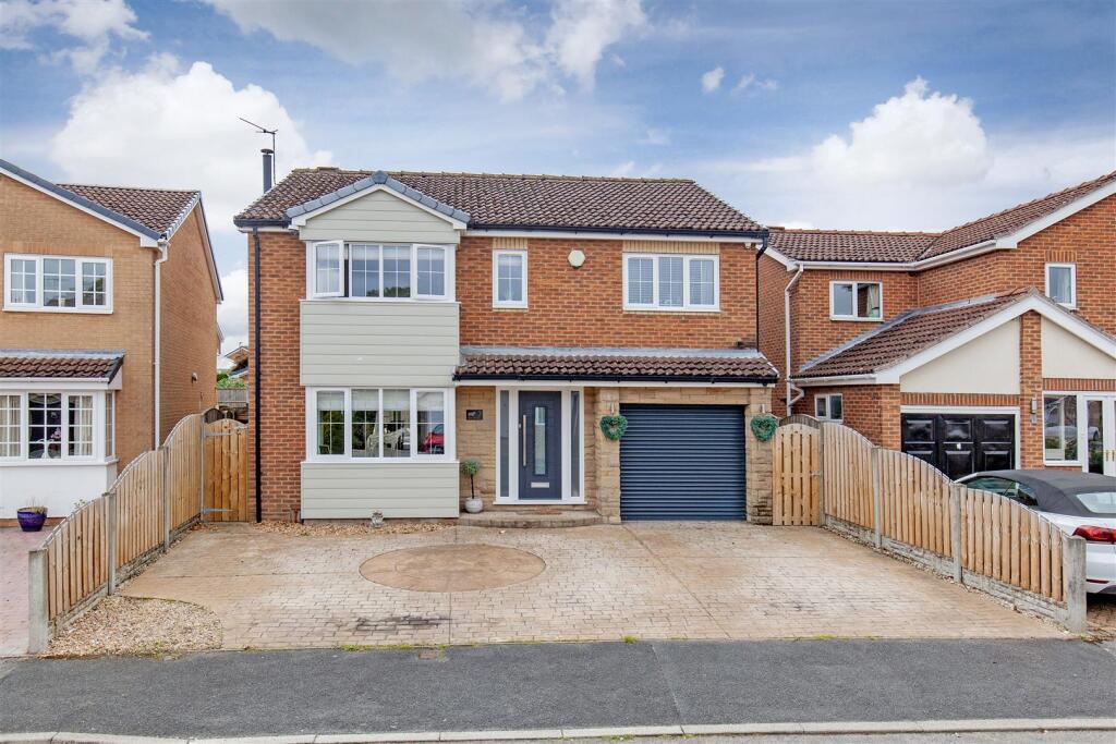 5-bed detached on Bank Wood Close, Upper Newbold, Chesterfield, £425,000