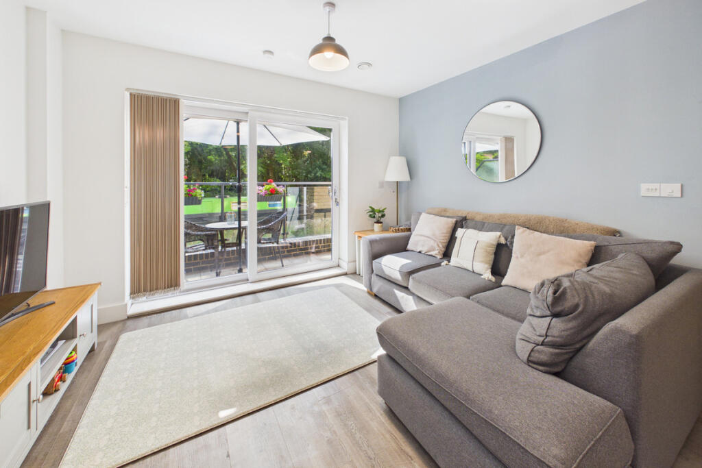 Apartment in Dacorum, Nash Mills - View 2