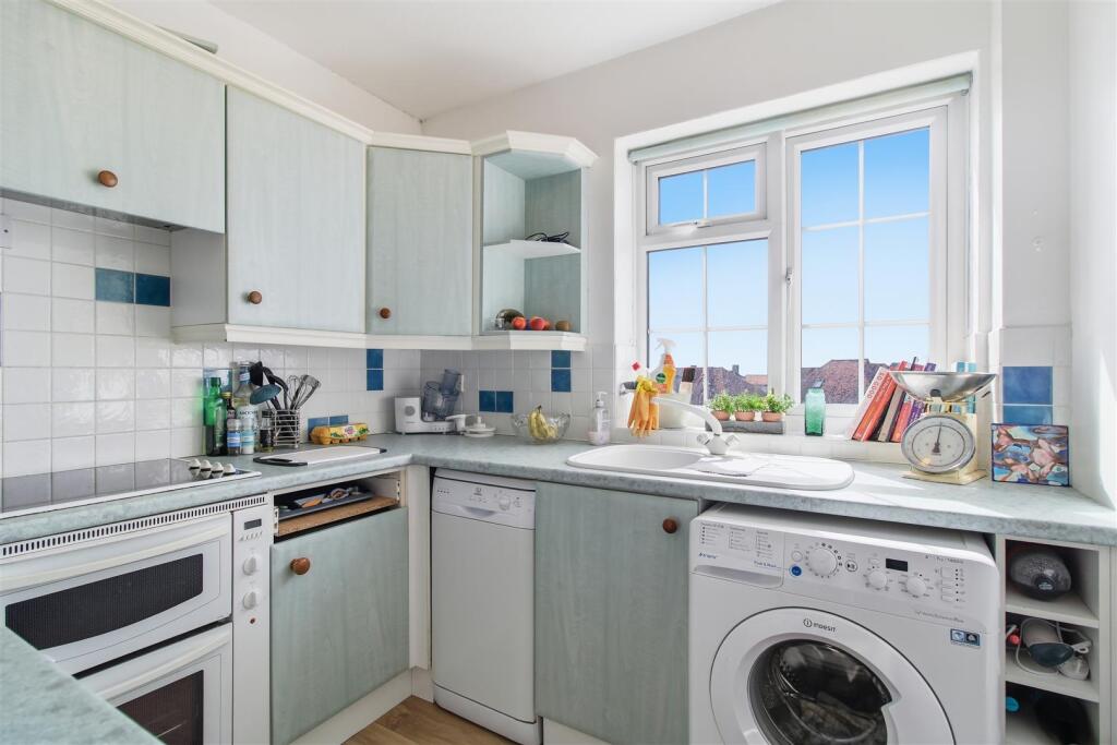 Apartment in Brighton - View 5